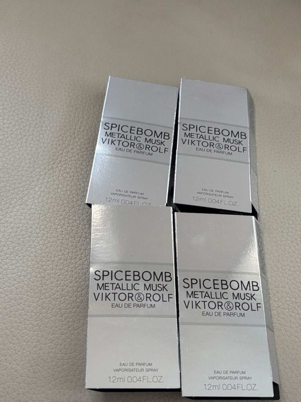 Viktor & Rolf Spicebomb Metallic Musk Eau De Parfum( 4 samples )
